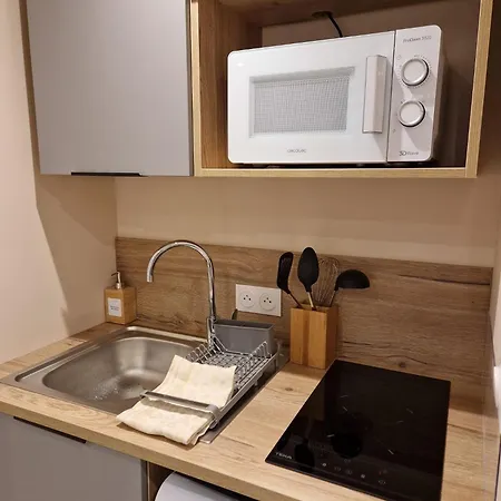 Studio Appart'Hotel *